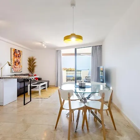 Sunny Ocean View Apartment *