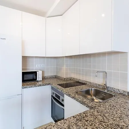 Sunny Ocean View Apartment