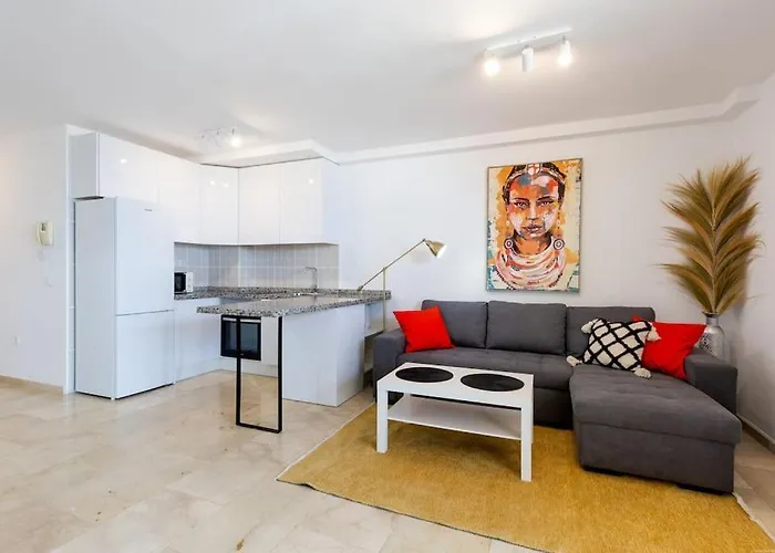 Sunny Ocean View Palm-mar