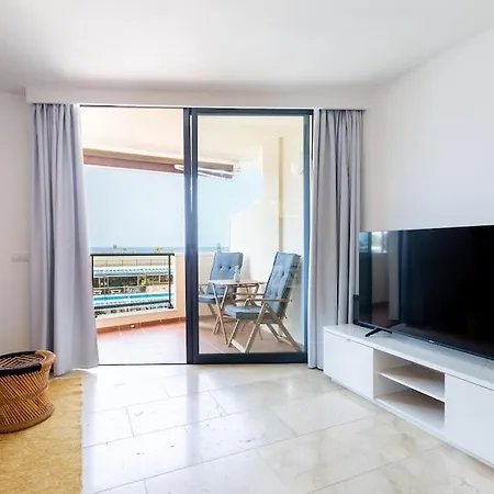 Sunny Ocean View Apartment *